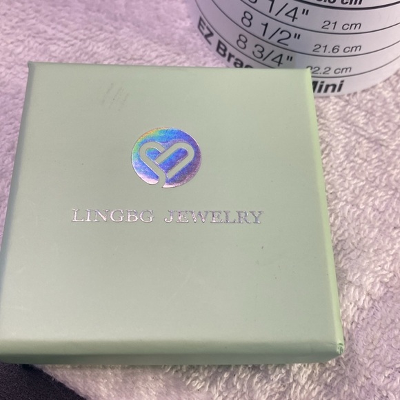 # 115 Silver tone earrings - Picture 5 of 5